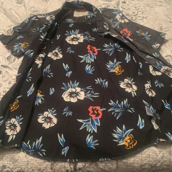 Like new mens Urban Pipeline short sleeve button down - Picture 4 of 6